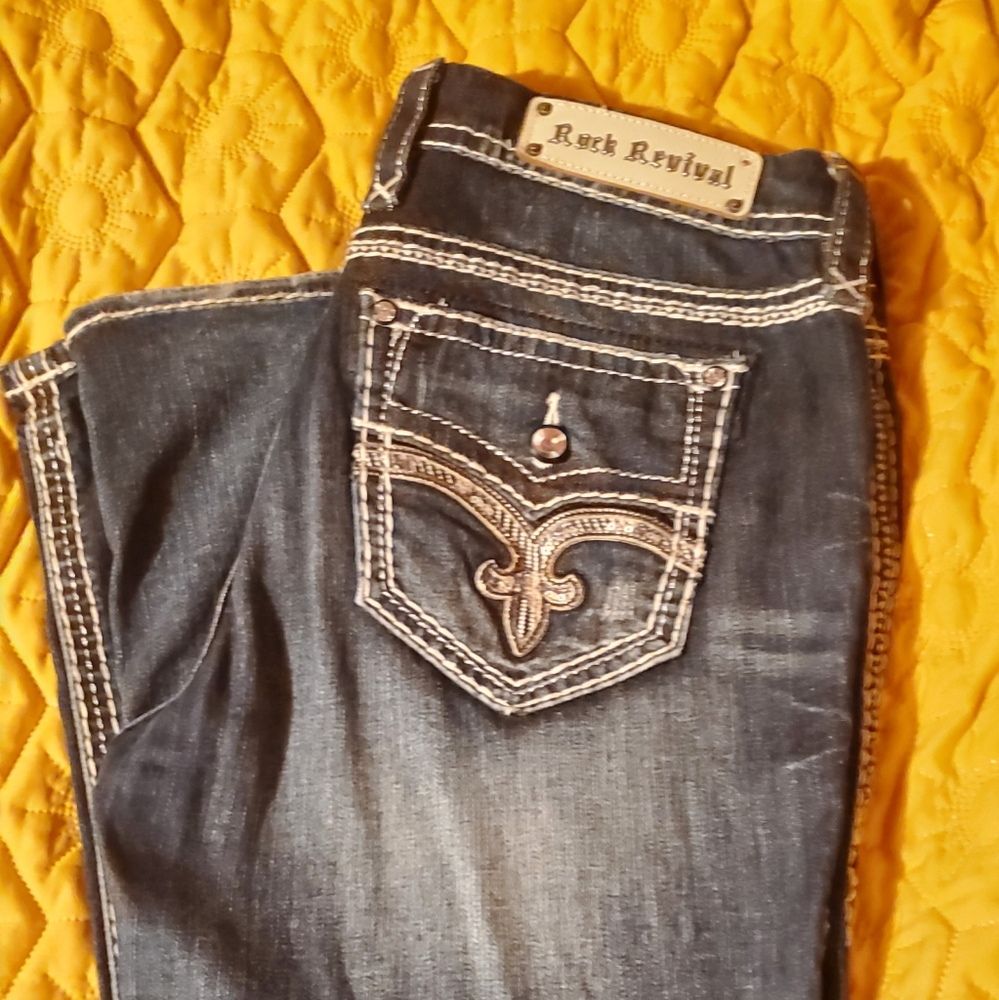 WOMEN ROCK REVIVAL JEANS